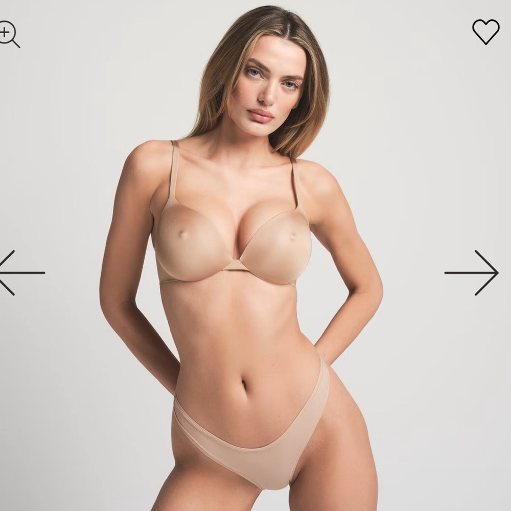 SKIMS Nude Toned Smooth Plunge Bra